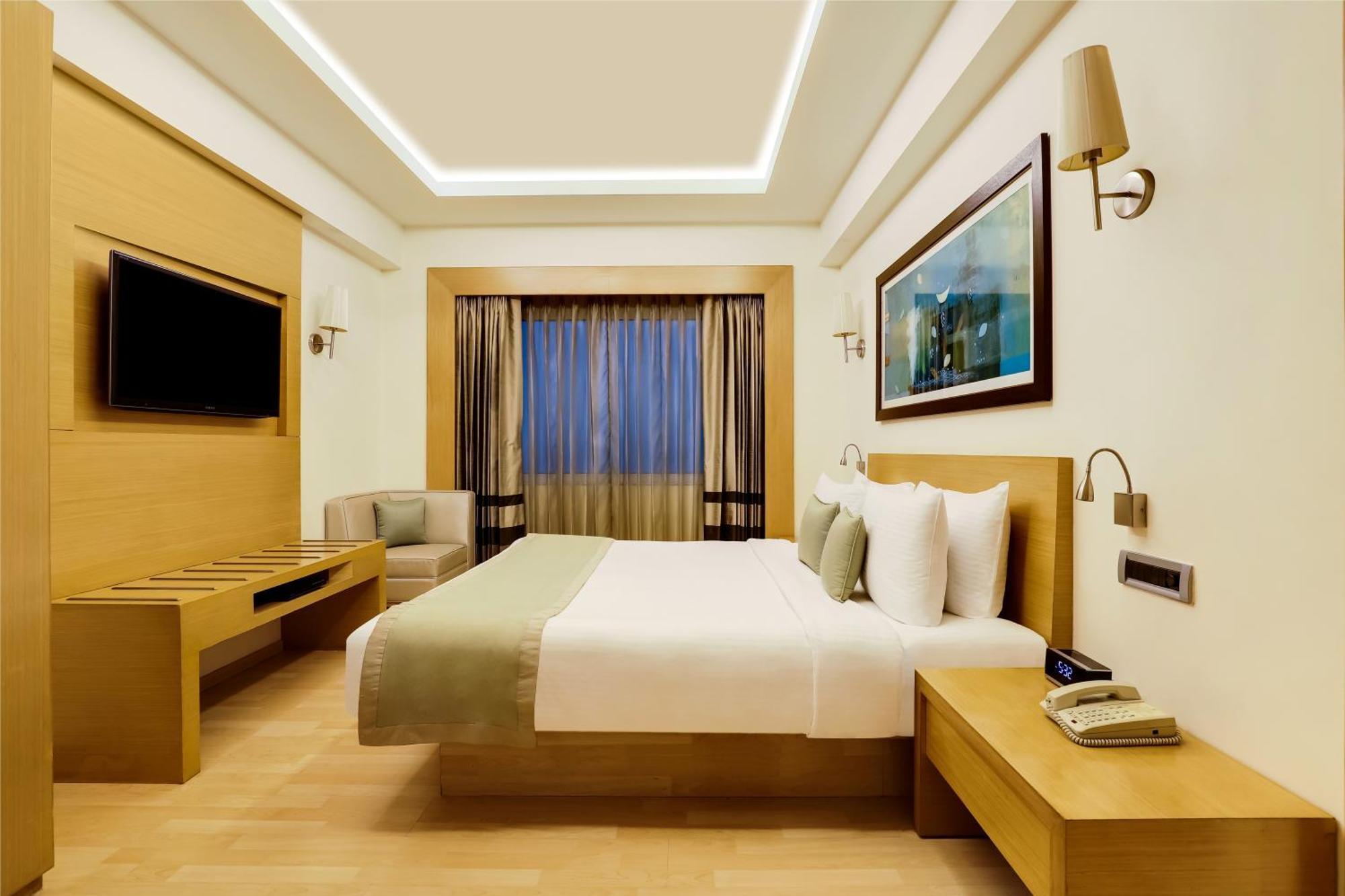 Executive King Room Exclusive Lounge Access & Evening Cocktails on Laundry service on Two-way Airport Transfer,1221679255:JPEG